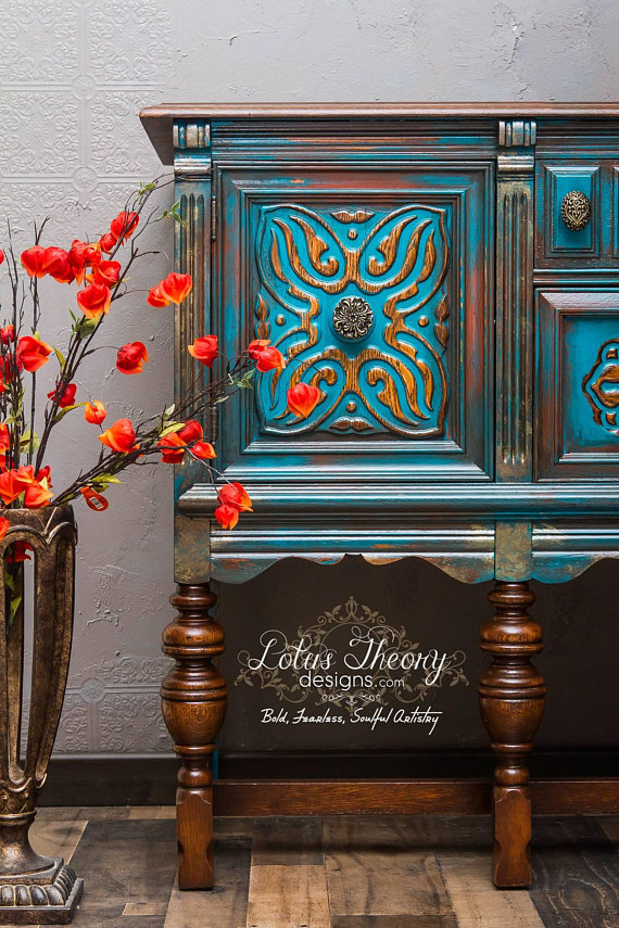 How to Blend & Layer Paint on your painted furniture projects. Learn the furniture painting technique of blending and layering multiple colors while painting furniture to achieve a gorgeous finish. The layered painting technique is truly one of a kind.
